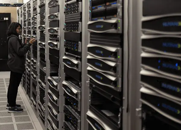 Nutanix dell powerEdge 硬件支持和维护 3 Nutanix 数据中心